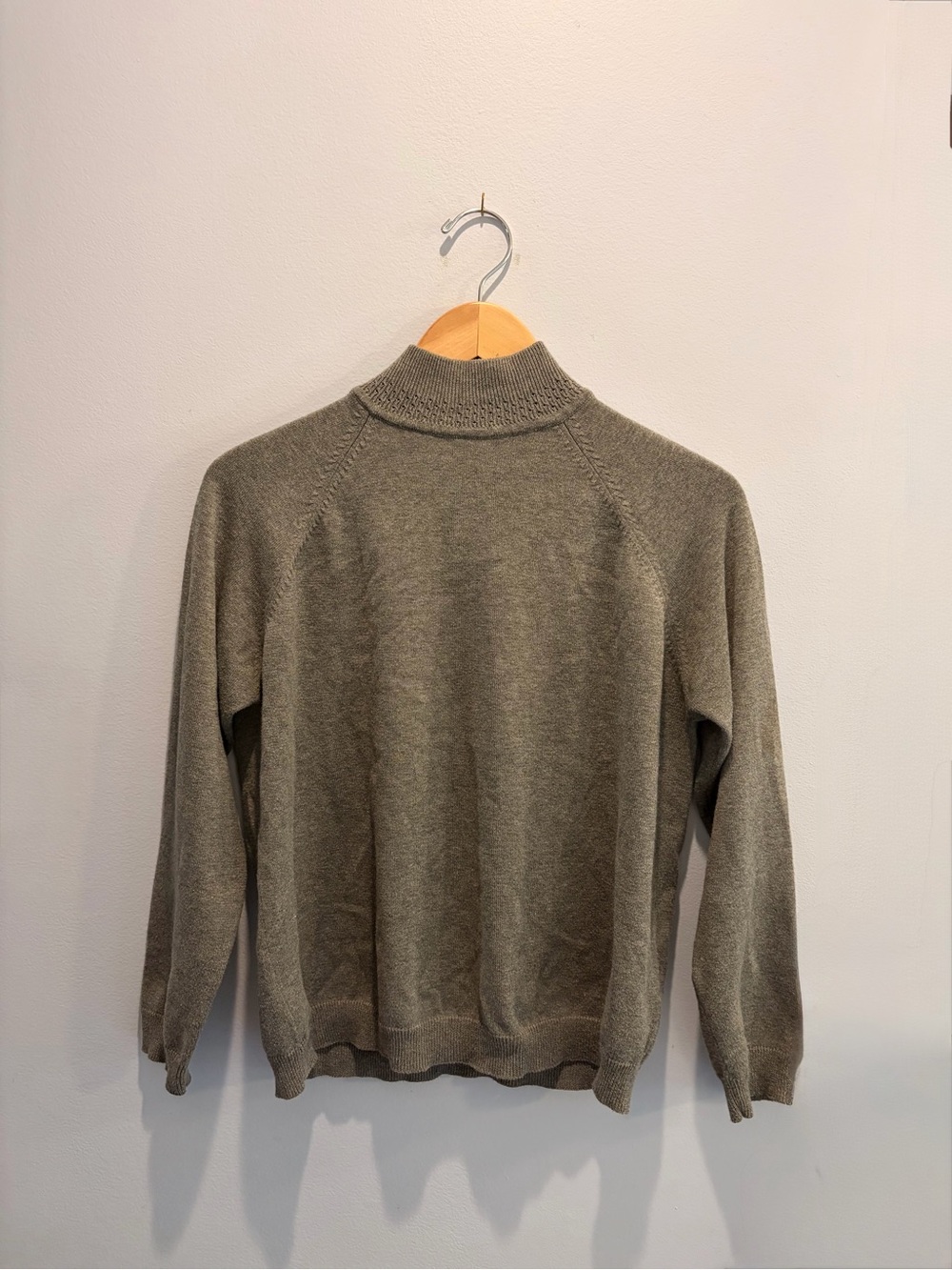 🍓 3/$40 Vintage Woman’s 100% Cotton Grey Pointelle Mockneck Sweater